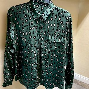 Great condition loose fit stylish women’s shirt